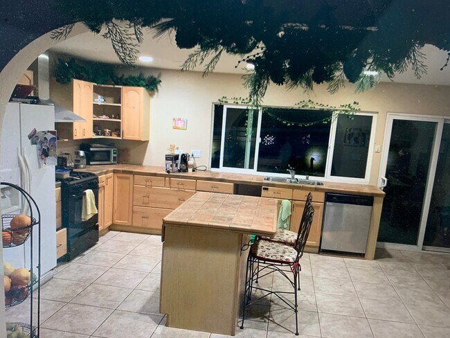 Building Photo - 23465 Via Ronda