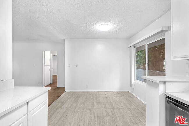 Building Photo - 739 Croft Ave
