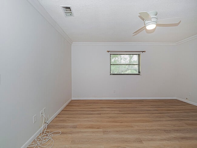 Building Photo - 400 18th St