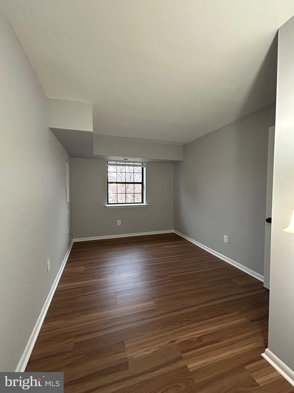 Building Photo - 3223 Valley Dr