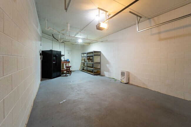 Building Photo - Belle Haven 2-Bedroom Condo with Pond View...