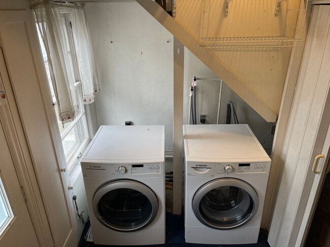 Building Photo - ***Half Off Move In Special***