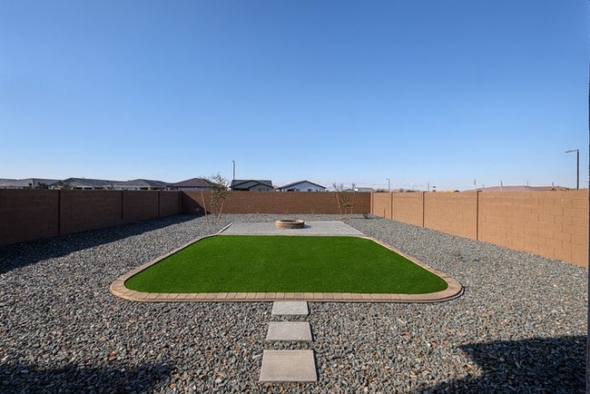 Building Photo - MOVE IN SPECIALS!! 15 DAYS RENT FREE!! New 5-Bedroom Home in Phoenix with Upgrades!