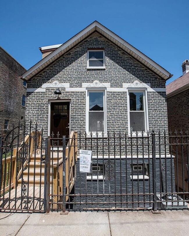 Building Photo - 2120 W 18th St
