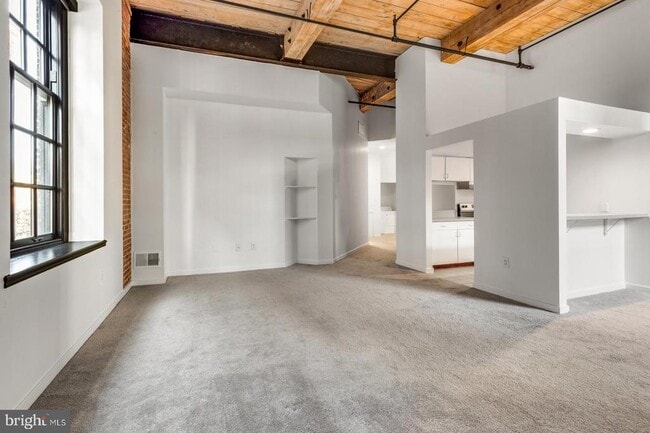Building Photo - 303 Vine St