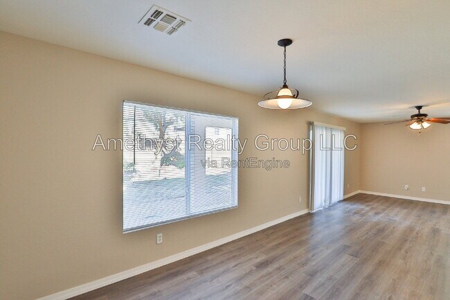 Building Photo - 11706 W Sunnyside Dr