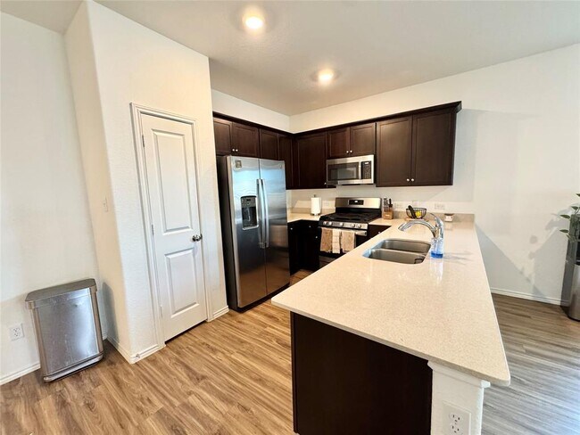 Building Photo - 112 Akela Wy