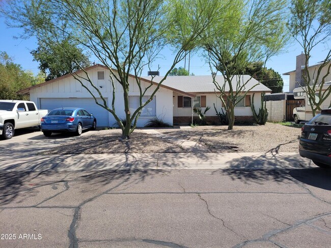 Primary Photo - 2605 S Rita Ln