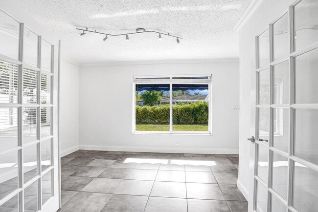 Building Photo - 2632 SE 10th Ct