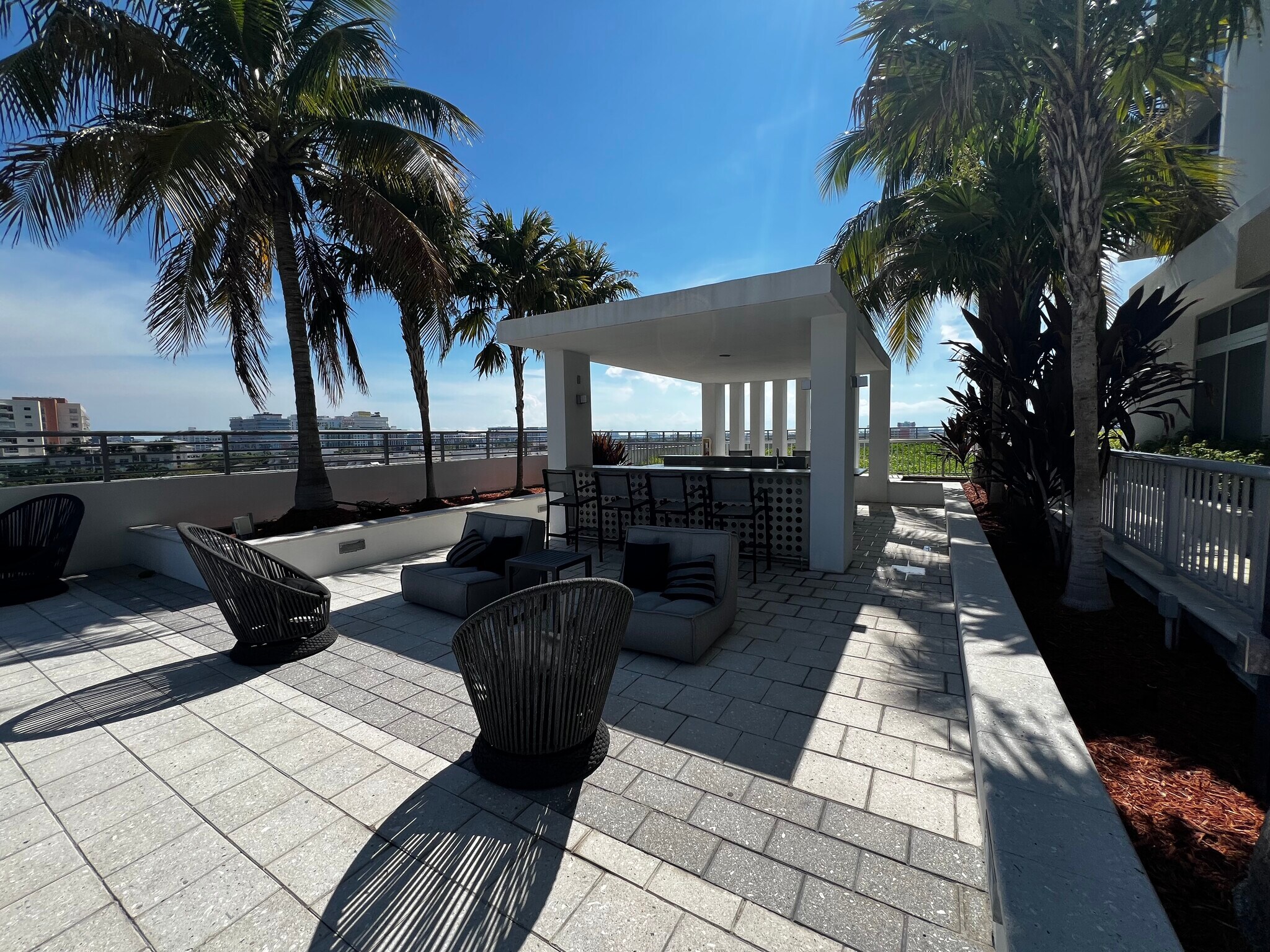 Building Photo - 208 NE 35th Ter