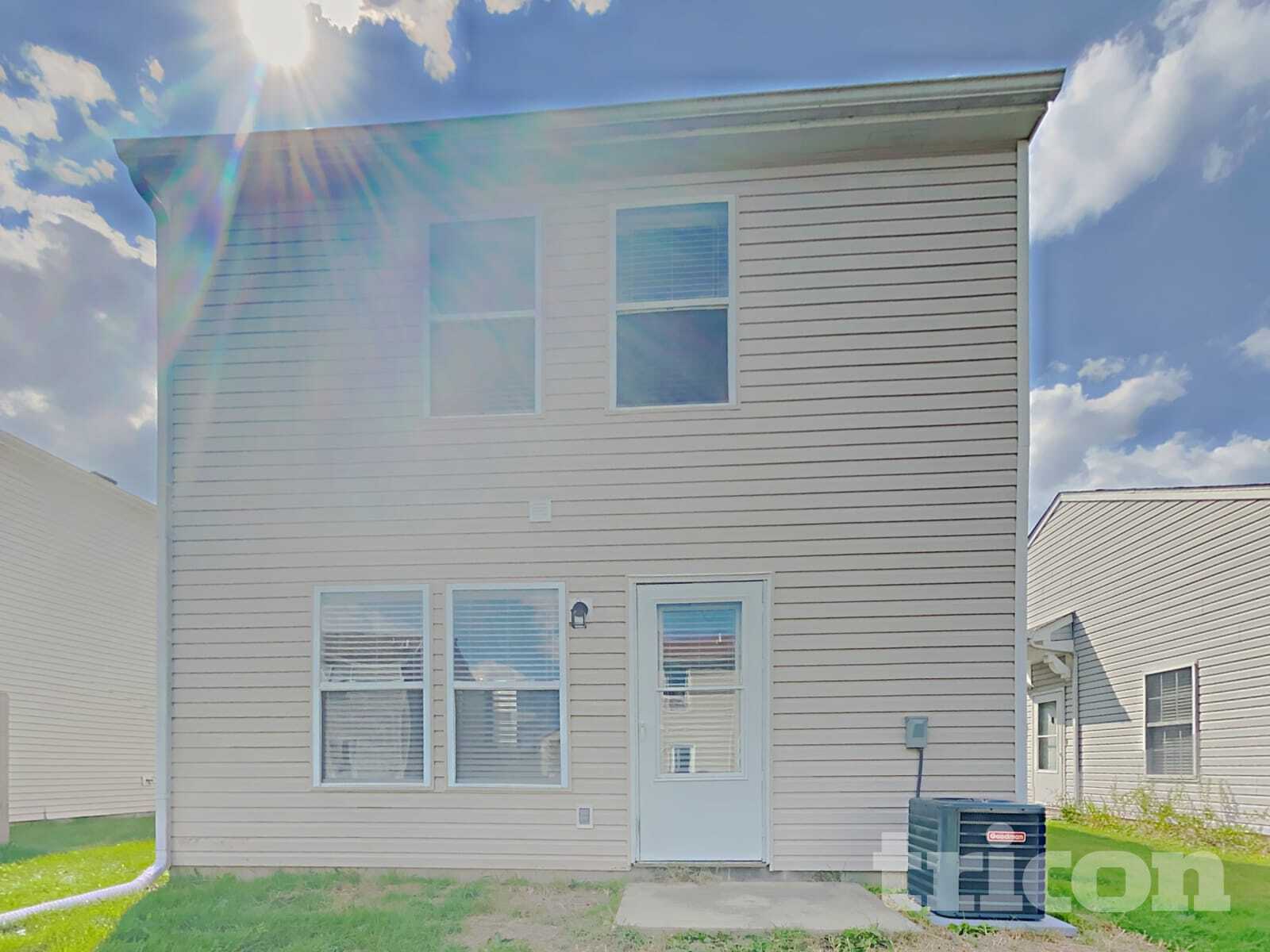 Building Photo - 4525 Connaught Dr E