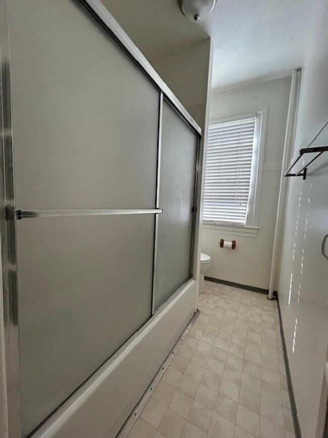 Building Photo - 1 Bed 1 Bath- with Hardwood Floors in Downtown Berkeley