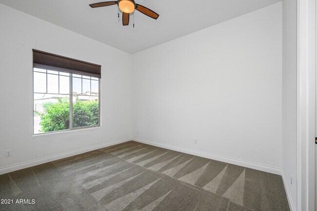 Building Photo - 941 E Lowell Ave