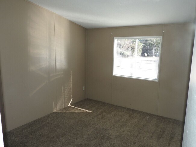 Building Photo - Large double lot with three bedroom manufa...