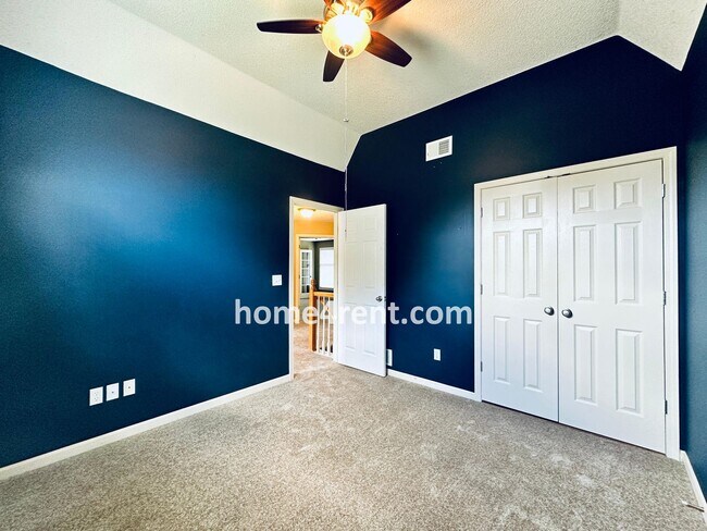 Building Photo - Fantastic South Overland Park Home in Blue...