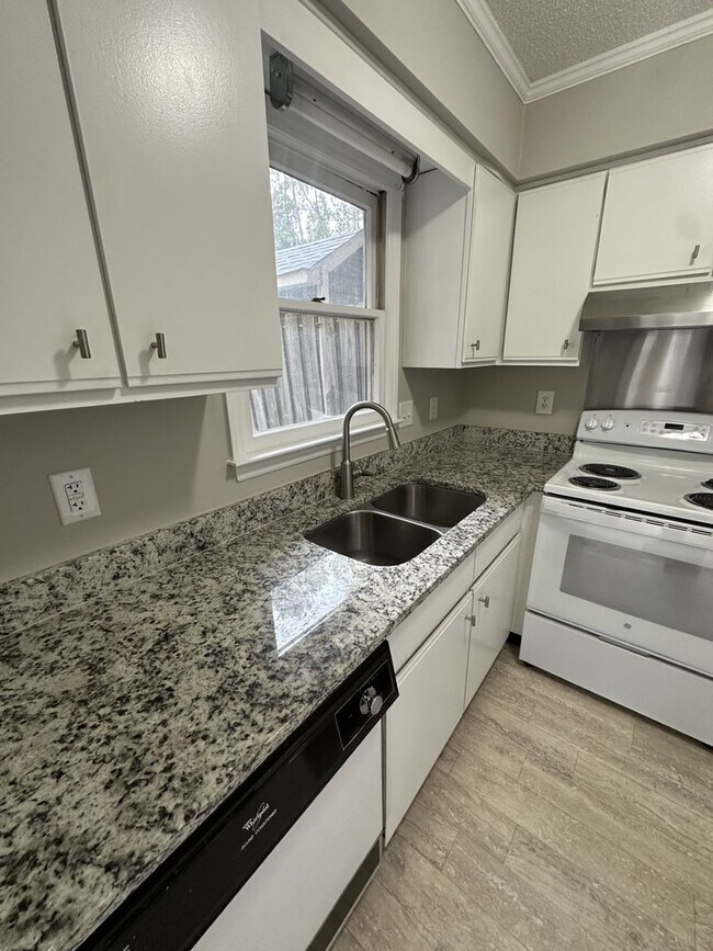 Building Photo - 5621 Hamstead Crossing