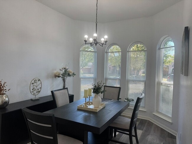 Building Photo - 8701 Woodlake Dr