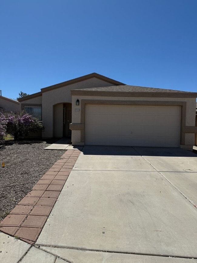 Building Photo - Delightful East Side 3 bedroom/2 bath Home...