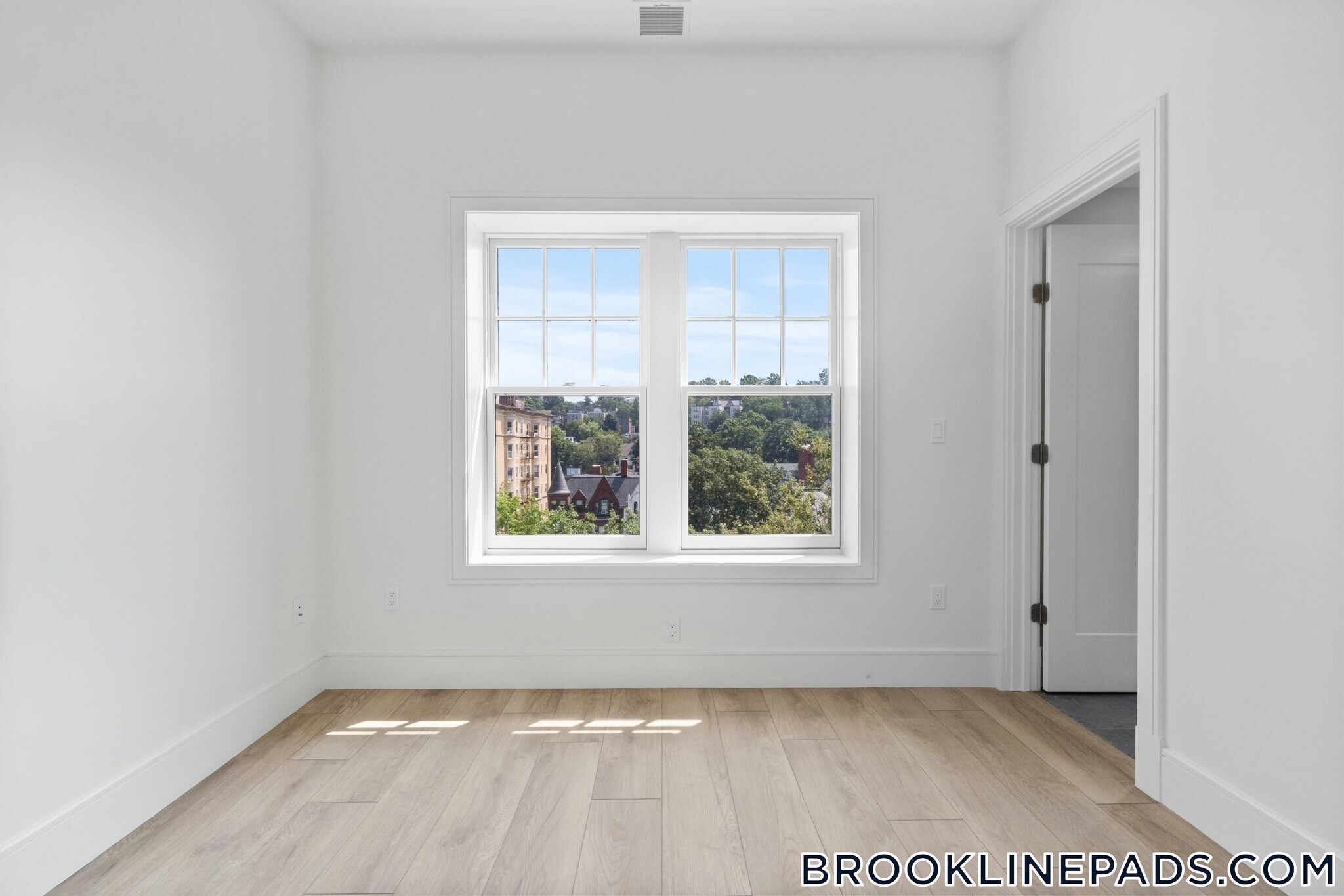 Building Photo - 1580 Beacon St