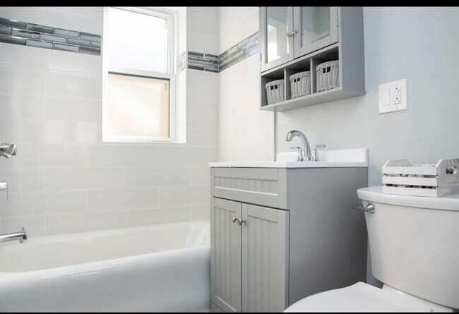 Building Photo - 0 bedroom in Chicago IL 60613