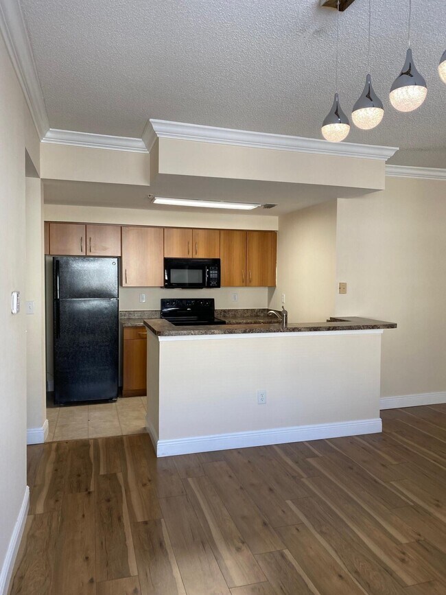 Building Photo - 5960 W Sample Rd