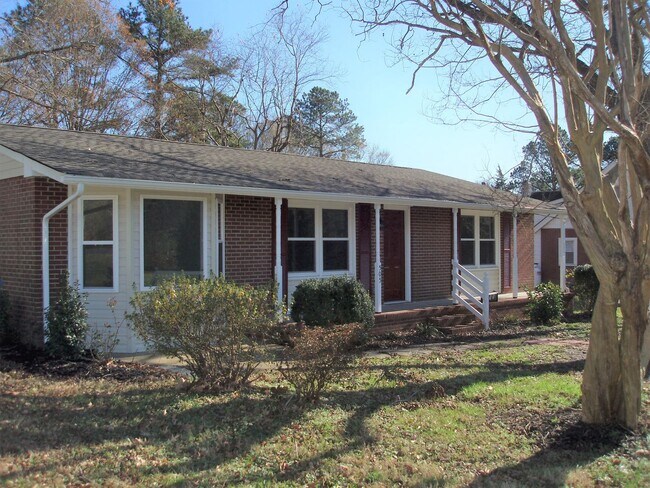 Building Photo - FOR RENT - 3 Bedroom / 1 Bath Ranch in Chesapeake!