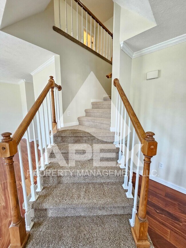 Building Photo - Beautiful 2-Story 4 Bd -2.5 Ba Single Fami...