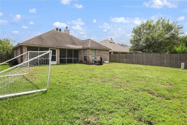 Building Photo - 335 Robelmont Dr