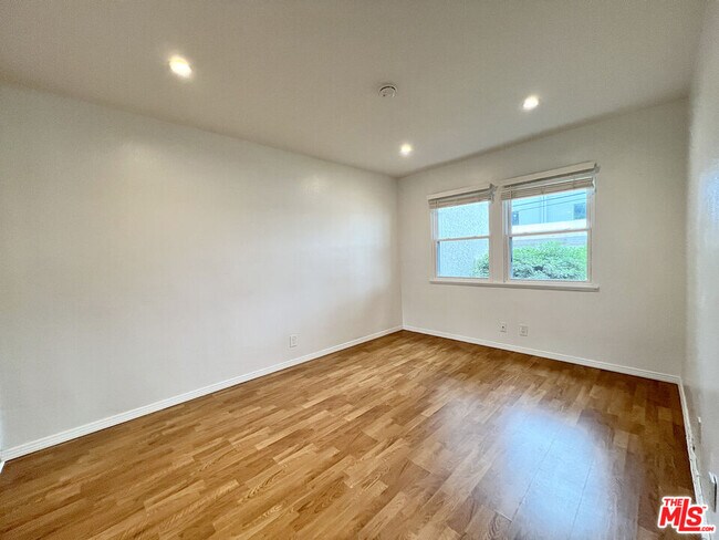 Building Photo - 5811 Bowcroft St