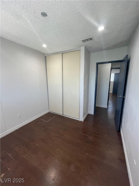 Building Photo - 700 E Nelson Ave