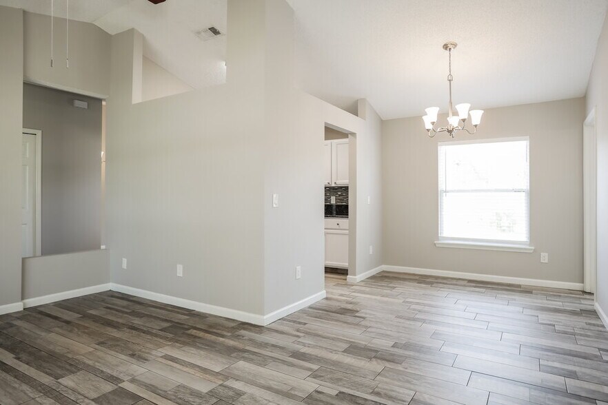 Building Photo - 7604 Chelmsford Dr