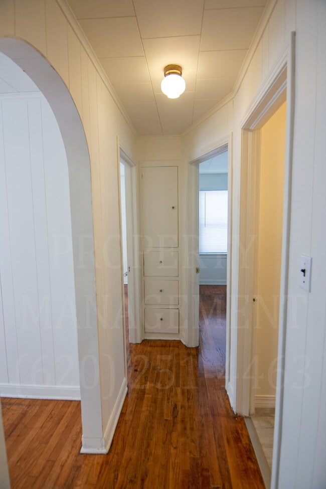 Building Photo - 2 Bedroom 1 Bath