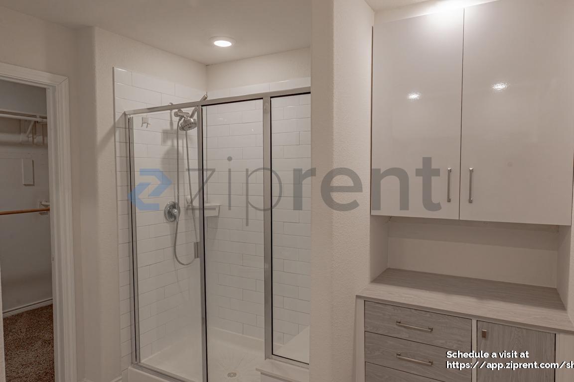 Building Photo - 547 Delaware RD