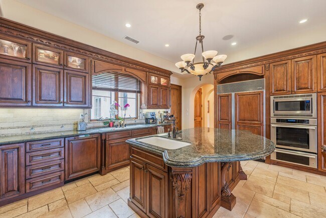 Building Photo - Gorgeous 5 Bedroom Home with sweeping view...