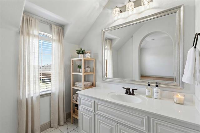 Building Photo - 2418 Askew Dr