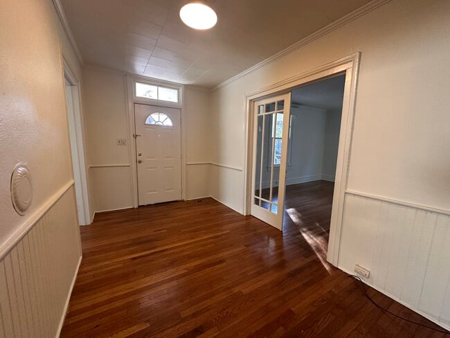 Building Photo - 805 N Buchanan Blvd