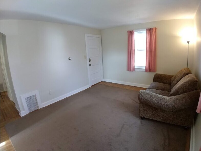 Building Photo - 526 Pingree Ave