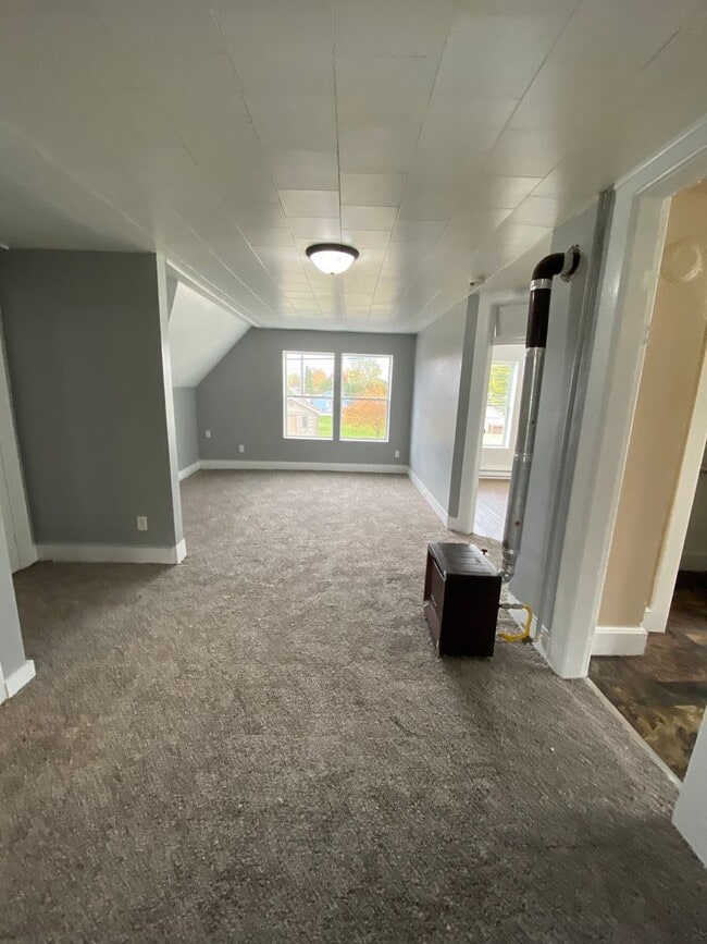 Building Photo - 341 Pecor St