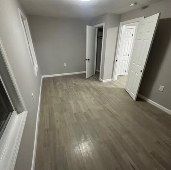 Building Photo - 10 Cedar Aly