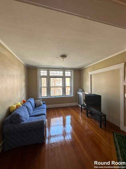 Building Photo - 10 Strathmore Rd