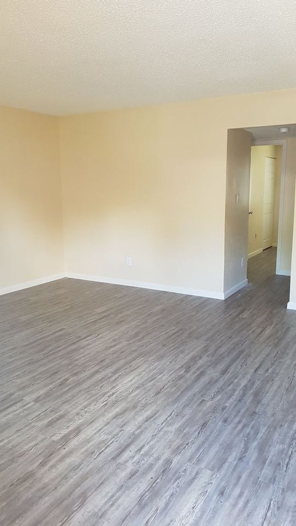 Building Photo - ! Bedroom 1 Bath Apartment for Rent