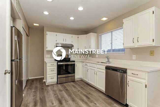 Building Photo - 3 Bedroom Pet-Friendly Home in Phoenix, AZ with Main Street Renewal