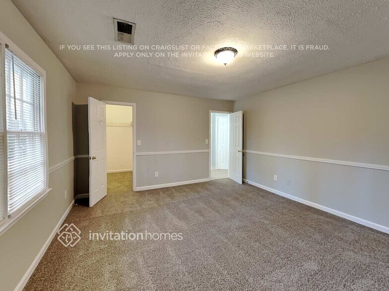 Building Photo - 450 Leigh Kay Dr