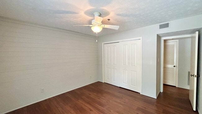 Building Photo - Vinings Run 1 Bedroom Condo, Minutes from ...