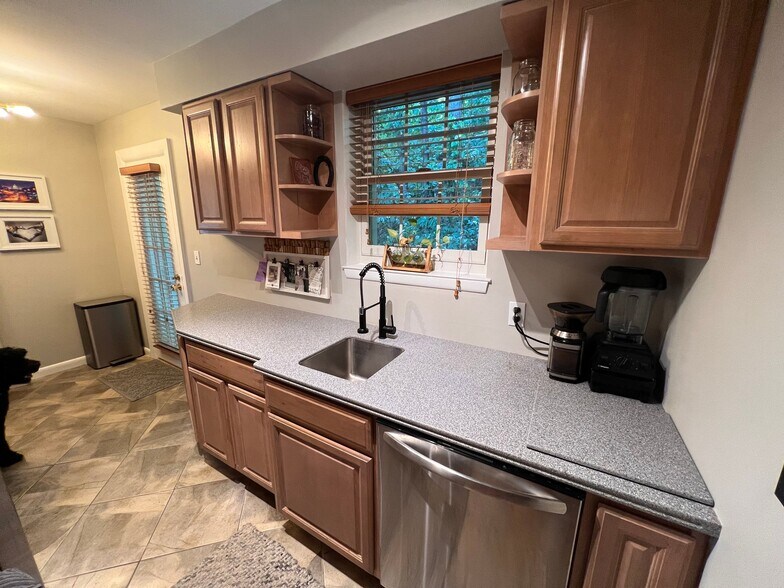 Building Photo - 4659 28th Rd S