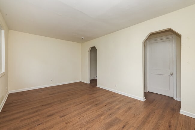 Building Photo - 132 Burgess Ave