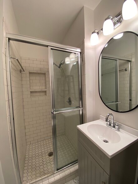 Building Photo - 3660 Peachtree Rd NE