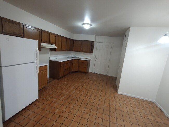 Building Photo - 611 Palisades Dr