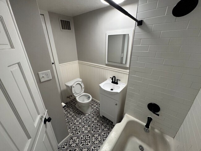 Building Photo - 479 State St