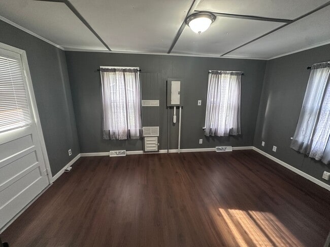 Building Photo - 2415 Jerden Ave